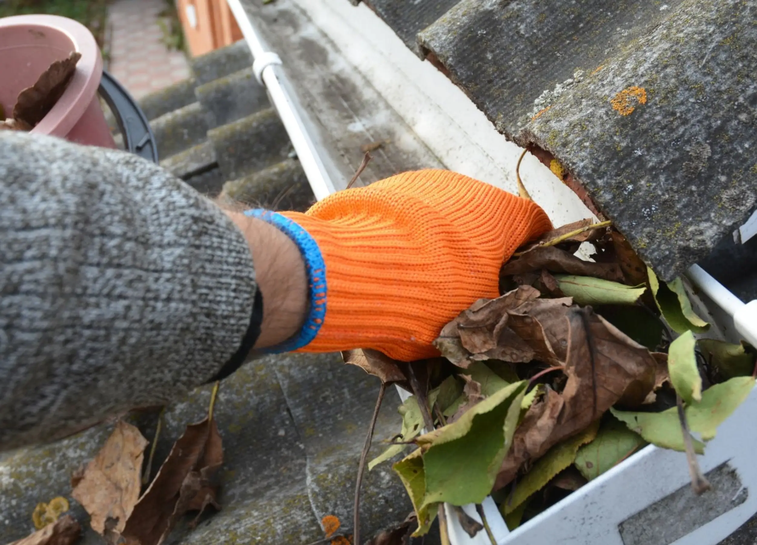 Residential Gutter cleaning hero