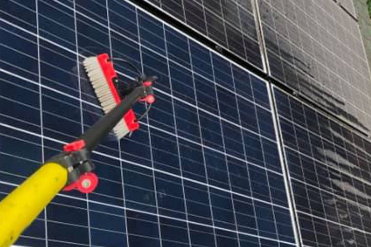 Residential Solar panel Cleaning image